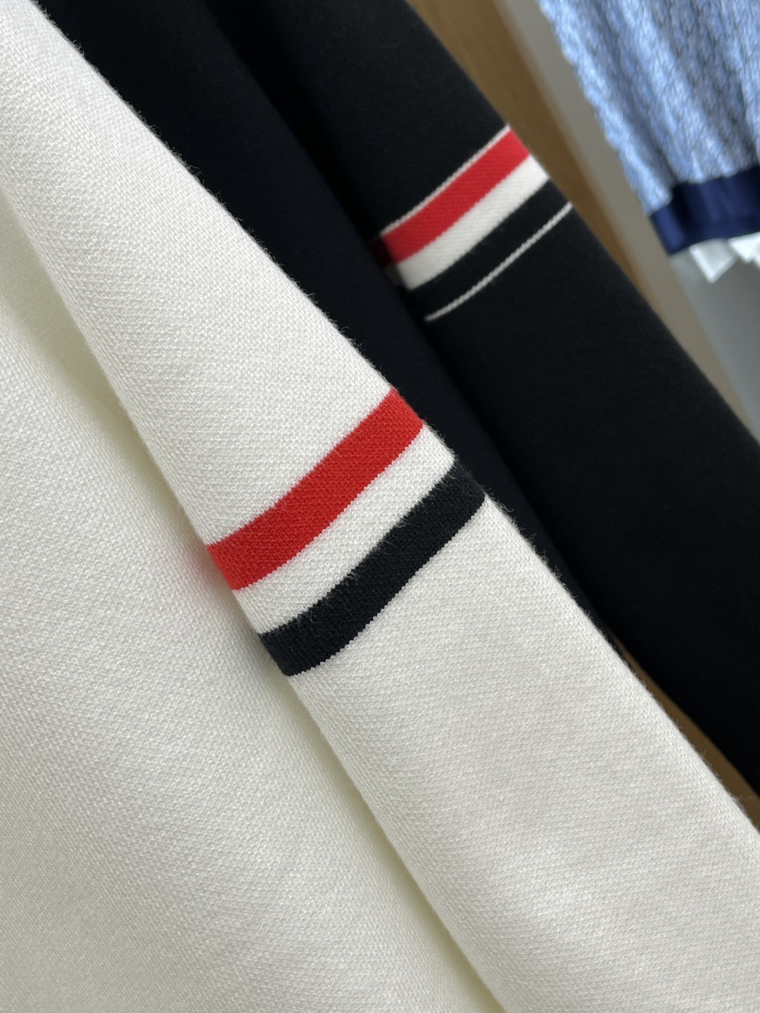 秋冬爆品 TB 🔥🔥aw秋冬新款 同步 时尚经典针织开衫毛衣 秋冬必备款 采用针织衫加厚毛衣，精致简洁大