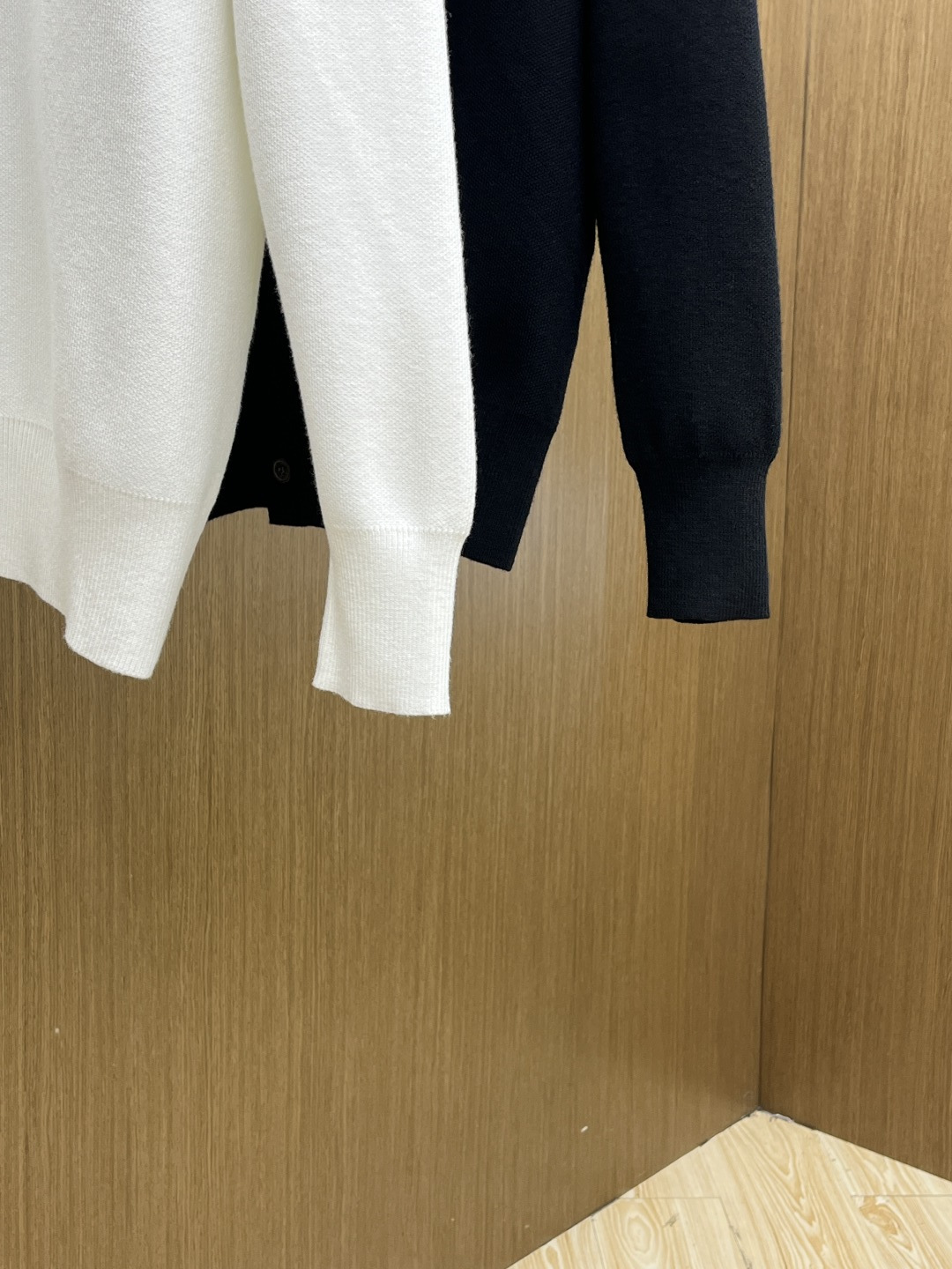 秋冬爆品 TB 🔥🔥aw秋冬新款 同步 时尚经典针织开衫毛衣 秋冬必备款 采用针织衫加厚毛衣，精致简洁大