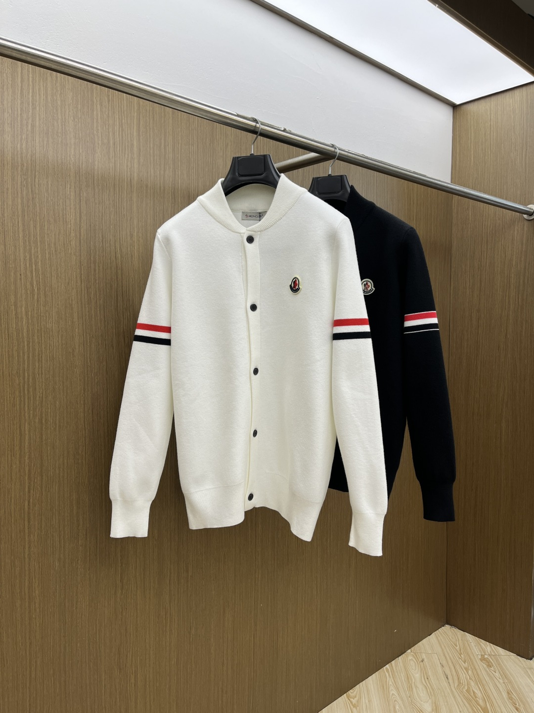 秋冬爆品 TB 🔥🔥aw秋冬新款 同步 时尚经典针织开衫毛衣 秋冬必备款 采用针织衫加厚毛衣，精致简洁大