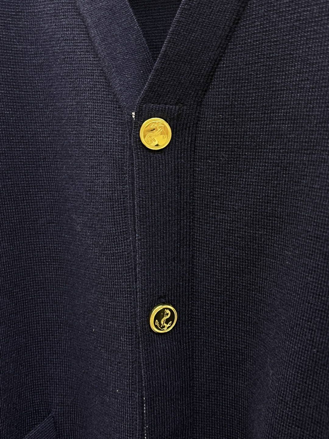 秋冬爆品 TB 🔥🔥aw秋冬新款 同步 时尚经典针织开衫毛衣 秋冬必备款 采用针织衫加厚毛衣，精致简洁大