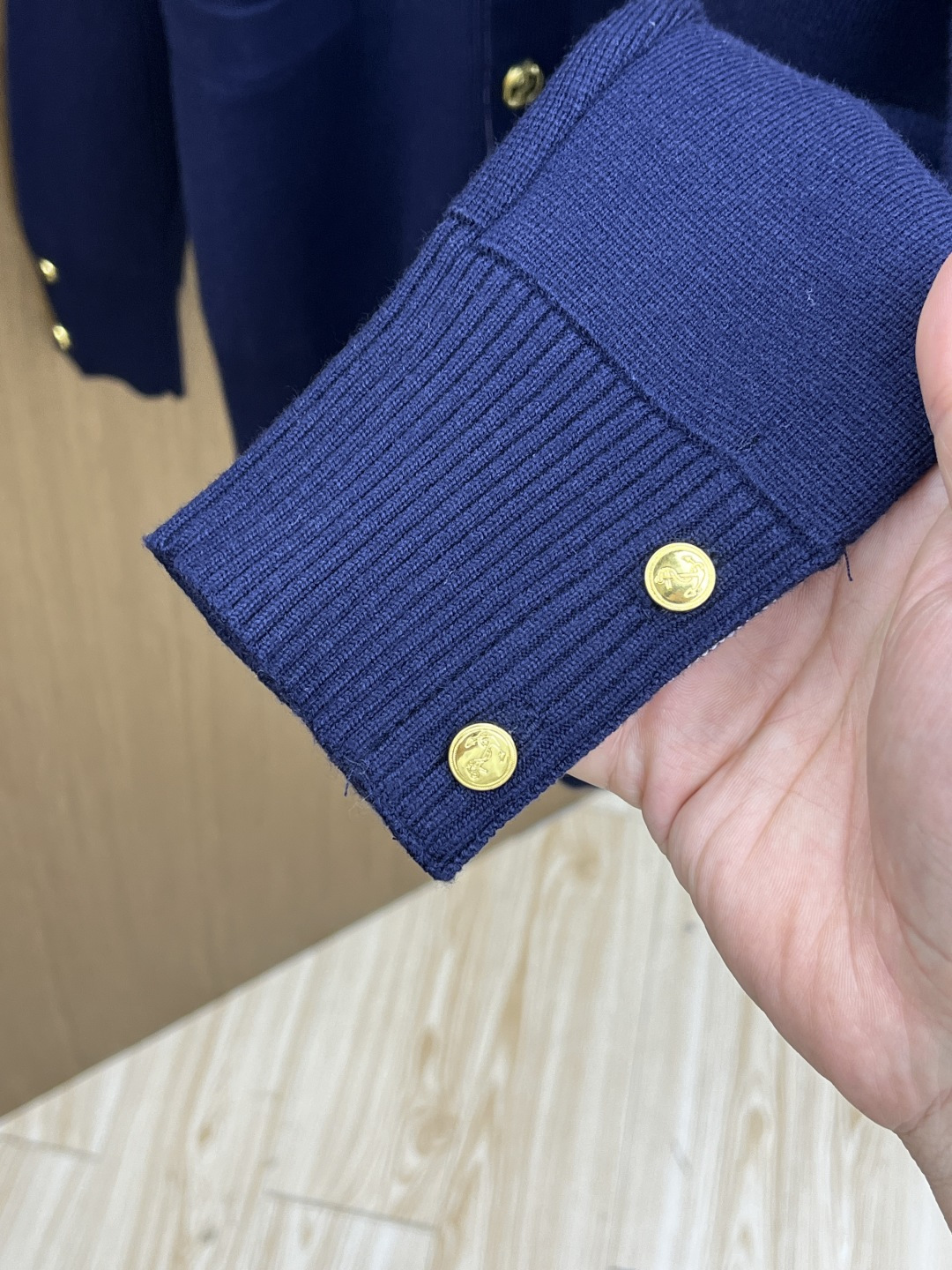 秋冬爆品 TB 🔥🔥aw秋冬新款 同步 时尚经典针织开衫毛衣 秋冬必备款 采用针织衫加厚毛衣，精致简洁大