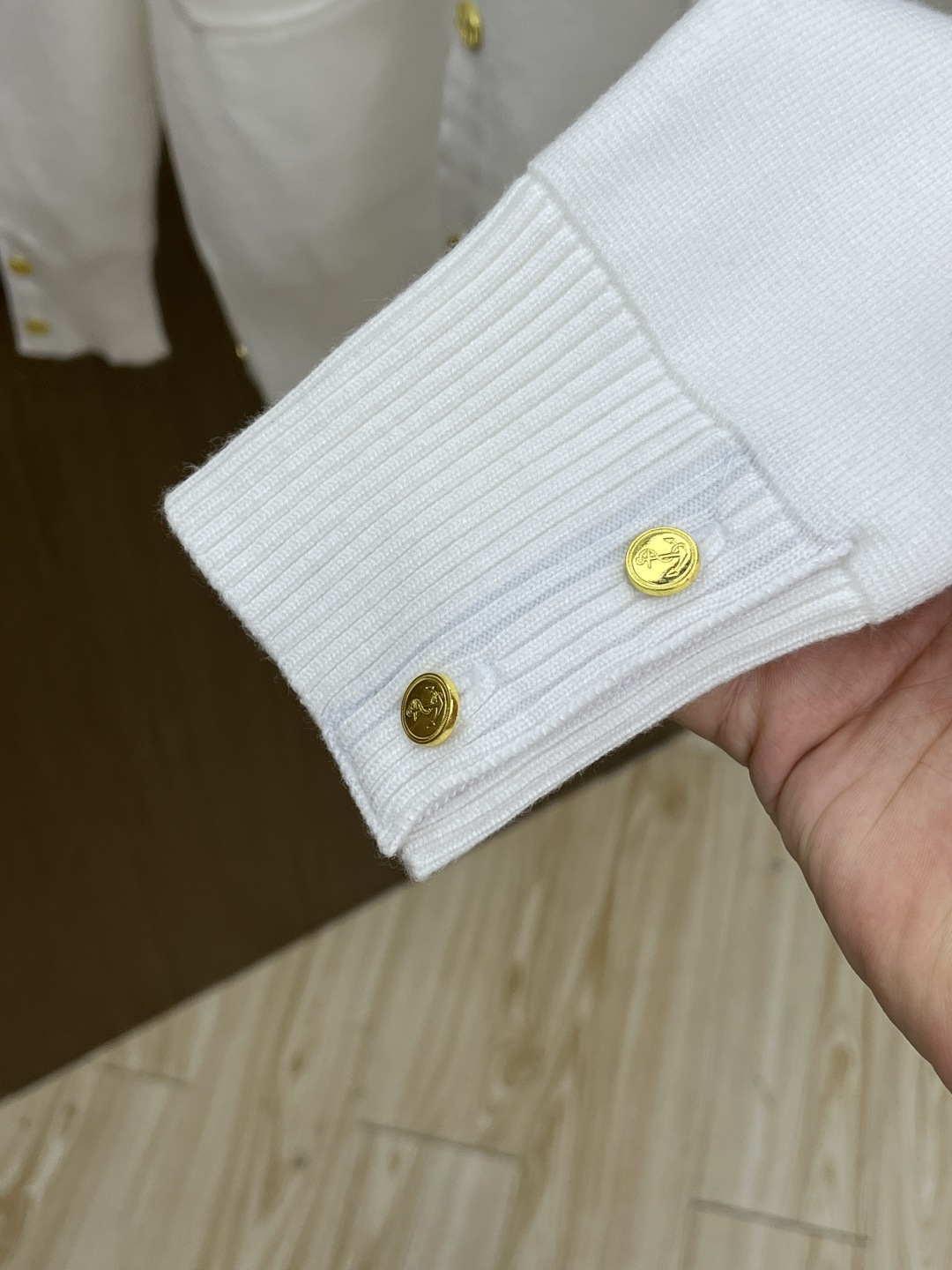 秋冬爆品 TB 🔥🔥aw秋冬新款 同步 时尚经典针织开衫毛衣 秋冬必备款 采用针织衫加厚毛衣，精致简洁大