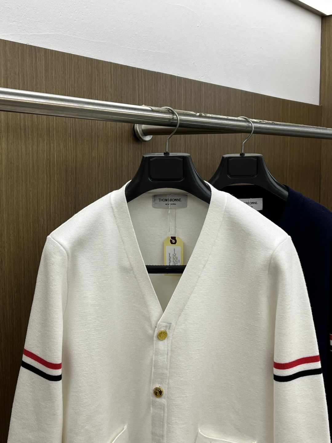 秋冬爆品 TB 🔥🔥aw秋冬新款 同步 时尚经典针织开衫毛衣 秋冬必备款 采用针织衫加厚毛衣，精致简洁大