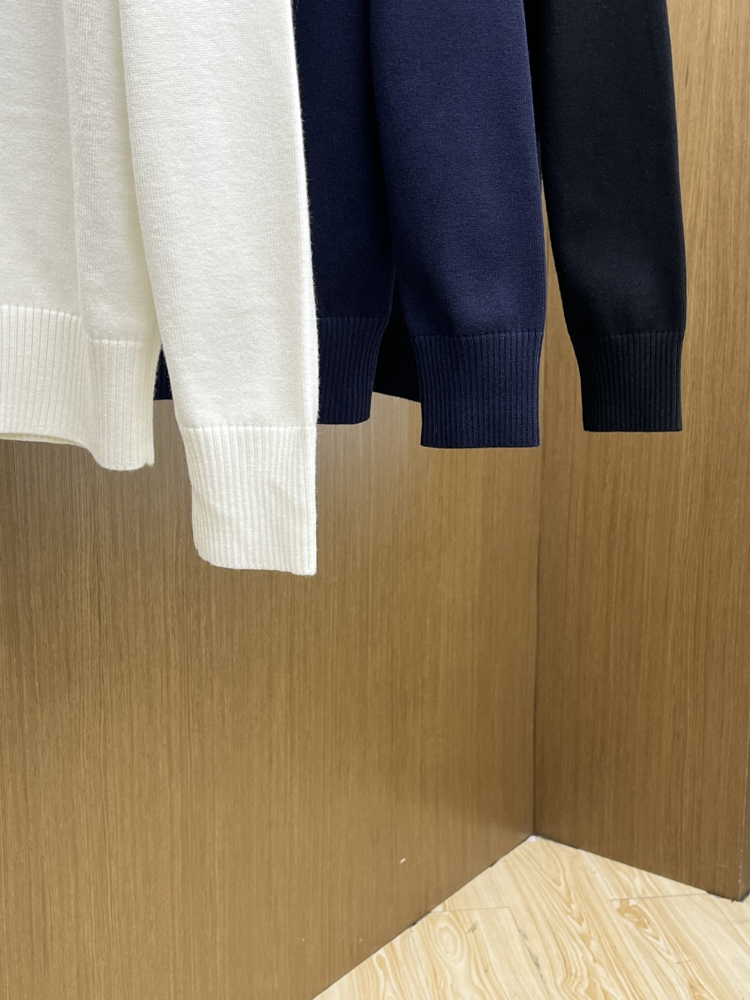 秋冬爆品 TB 🔥🔥aw秋冬新款 同步 时尚经典针织毛衣 秋冬必备款 采用针织衫加厚毛衣，精致简洁大方 