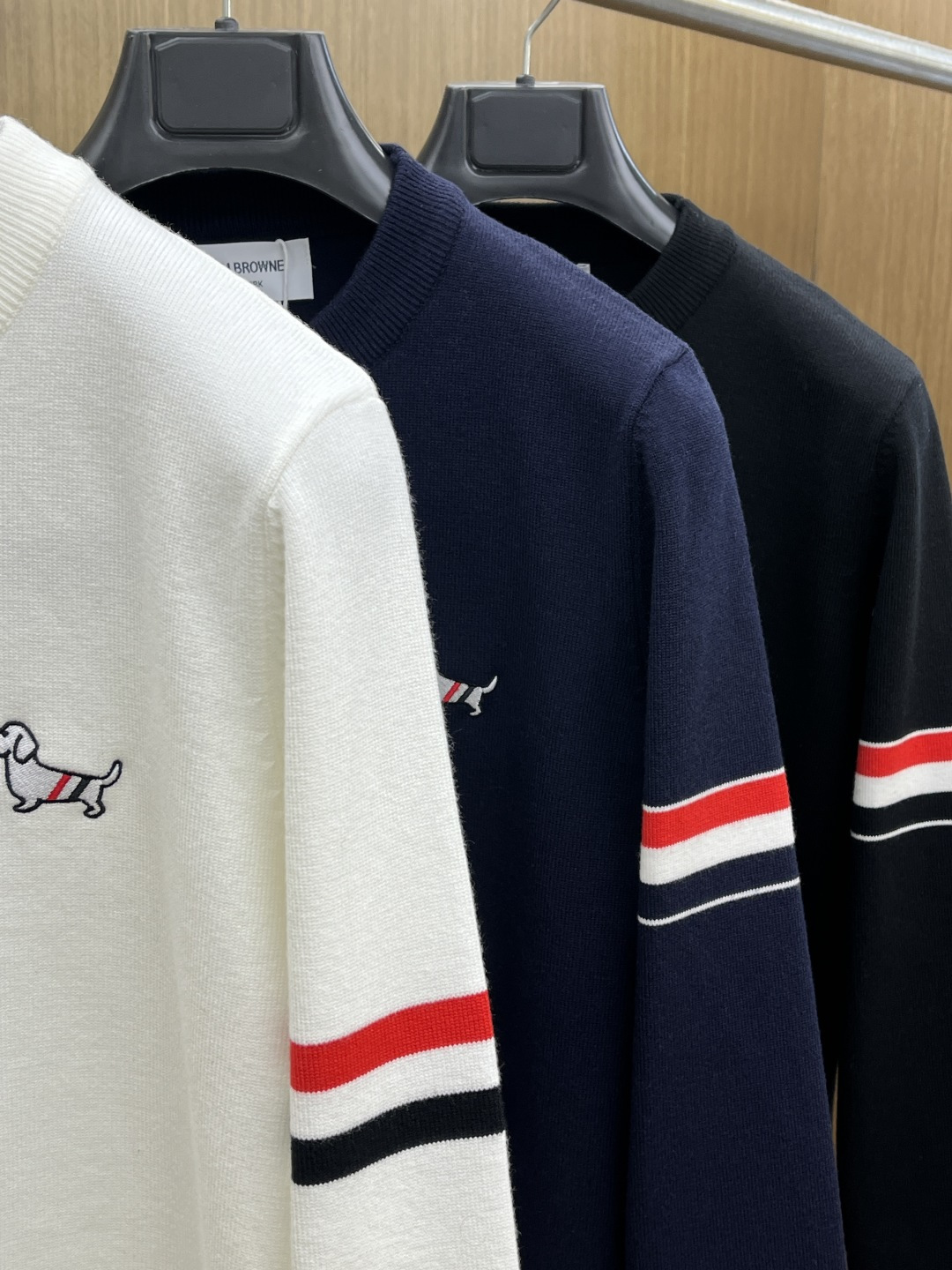 秋冬爆品 TB 🔥🔥aw秋冬新款 同步 时尚经典针织毛衣 秋冬必备款 采用针织衫加厚毛衣，精致简洁大方 