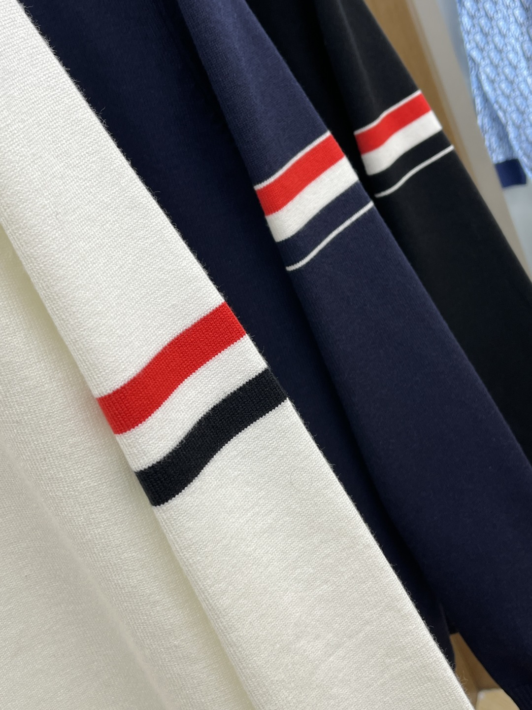 秋冬爆品 TB 🔥🔥aw秋冬新款 同步 时尚经典针织毛衣 秋冬必备款 采用针织衫加厚毛衣，精致简洁大方 