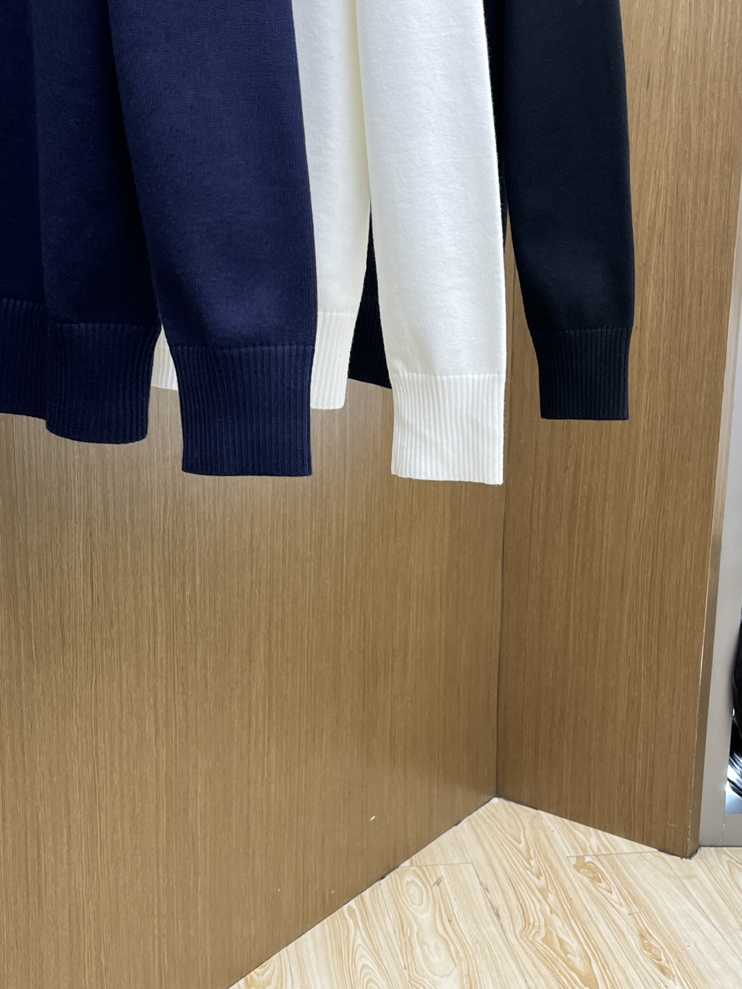 秋冬爆品 TB 🔥🔥aw秋冬新款 同步 时尚经典针织毛衣 秋冬必备款 采用针织衫加厚毛衣，精致简洁大方 