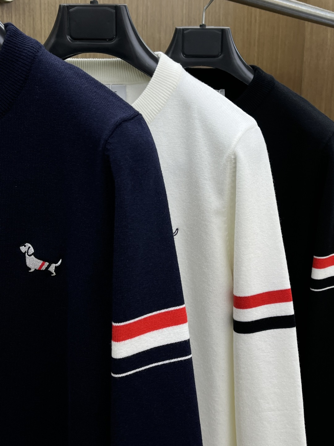 秋冬爆品 TB 🔥🔥aw秋冬新款 同步 时尚经典针织毛衣 秋冬必备款 采用针织衫加厚毛衣，精致简洁大方 