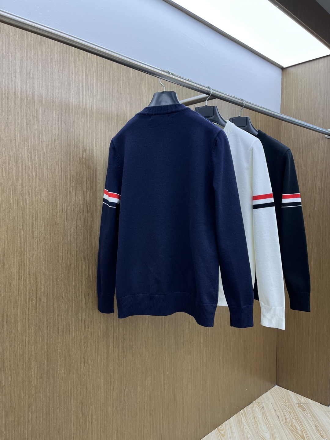 秋冬爆品 TB 🔥🔥aw秋冬新款 同步 时尚经典针织毛衣 秋冬必备款 采用针织衫加厚毛衣，精致简洁大方 