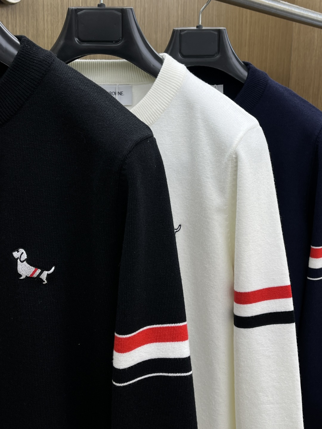 秋冬爆品 TB 🔥🔥aw秋冬新款 同步 时尚经典针织毛衣 秋冬必备款 采用针织衫加厚毛衣，精致简洁大方 