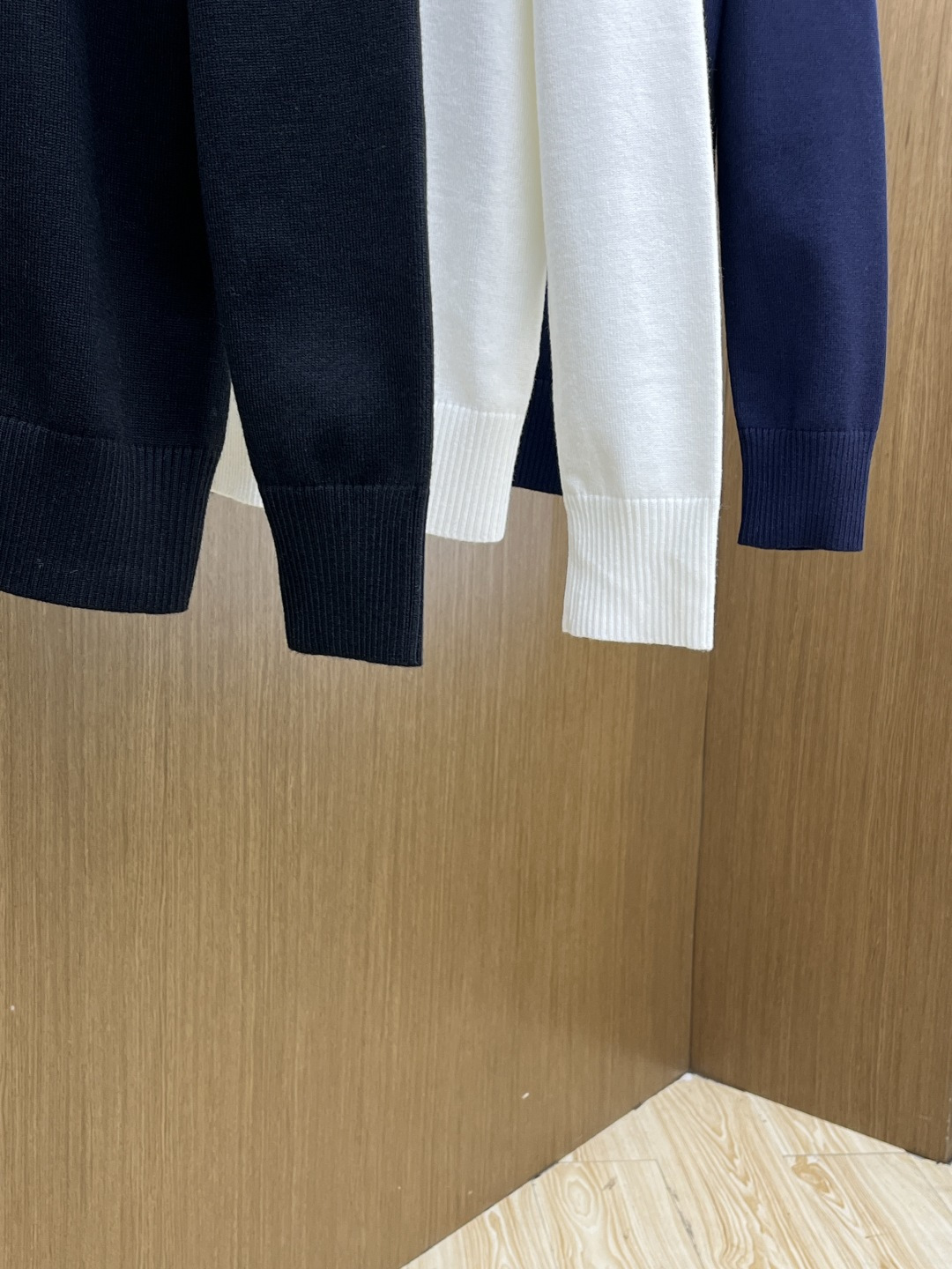 秋冬爆品 TB 🔥🔥aw秋冬新款 同步 时尚经典针织毛衣 秋冬必备款 采用针织衫加厚毛衣，精致简洁大方 