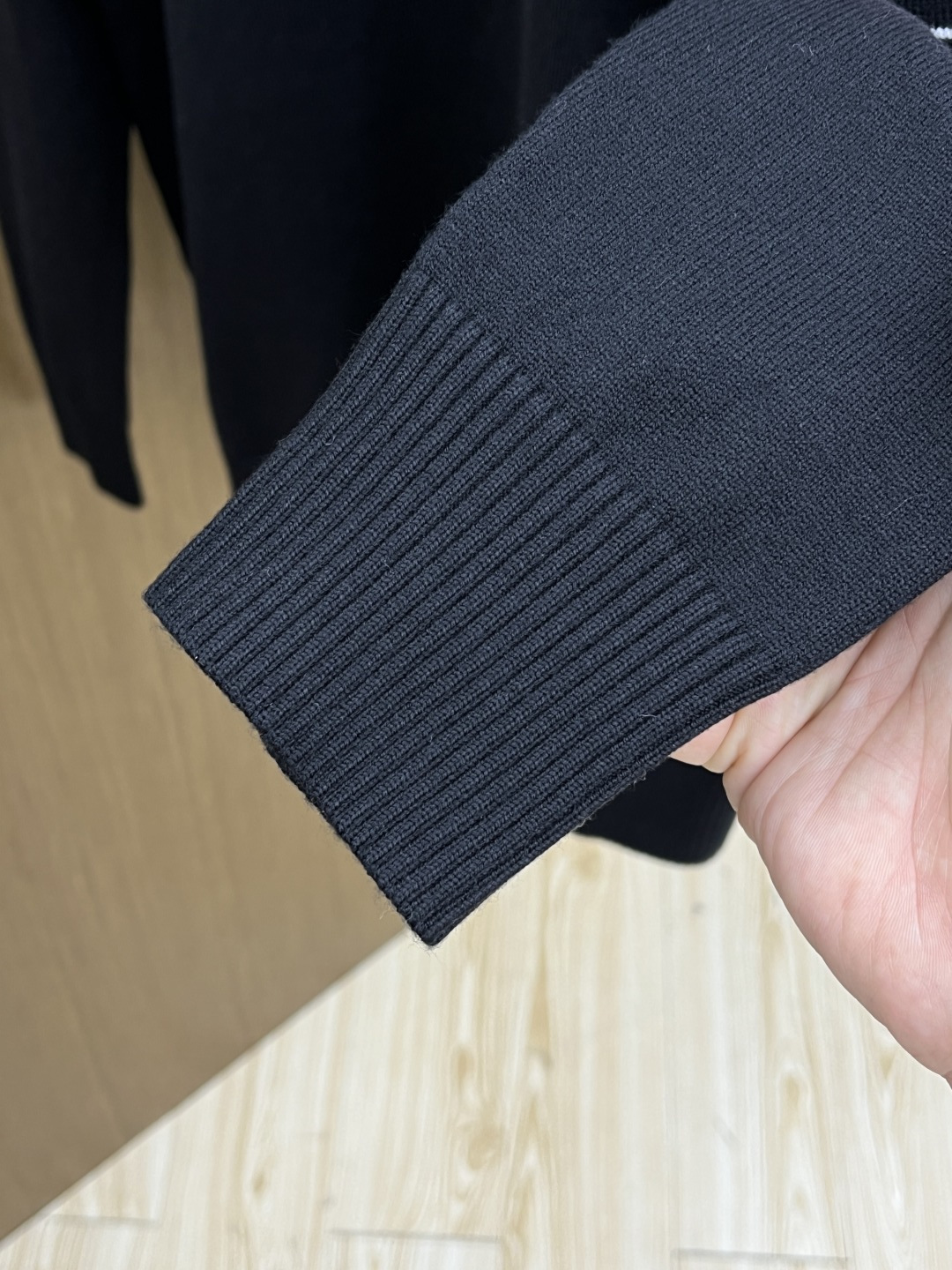 秋冬爆品 TB 🔥🔥aw秋冬新款 同步 时尚经典针织毛衣 秋冬必备款 采用针织衫加厚毛衣，精致简洁大方 