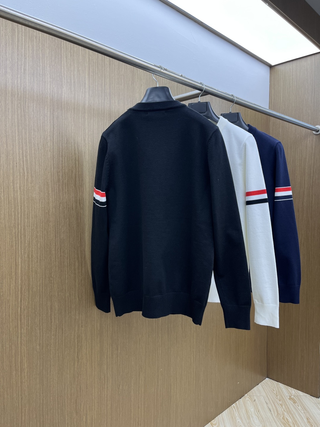 秋冬爆品 TB 🔥🔥aw秋冬新款 同步 时尚经典针织毛衣 秋冬必备款 采用针织衫加厚毛衣，精致简洁大方 