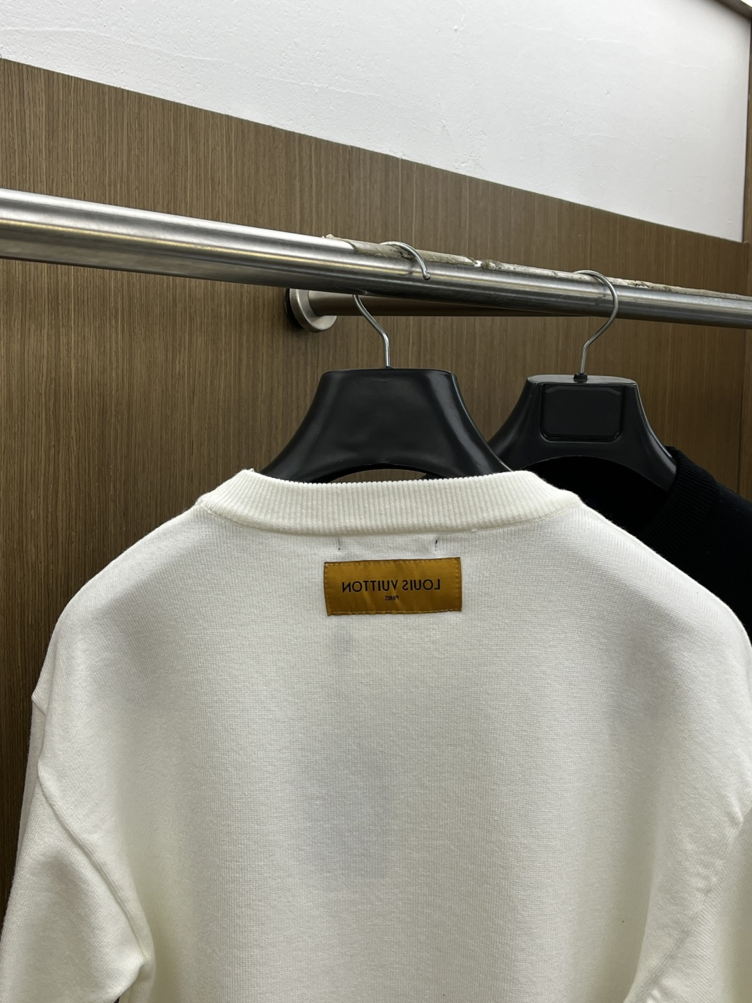 秋冬爆品 LV 🔥🔥aw秋冬新款 同步 时尚经典针织毛衣 秋冬必备款 采用针织衫加厚毛衣，精致简洁大方 