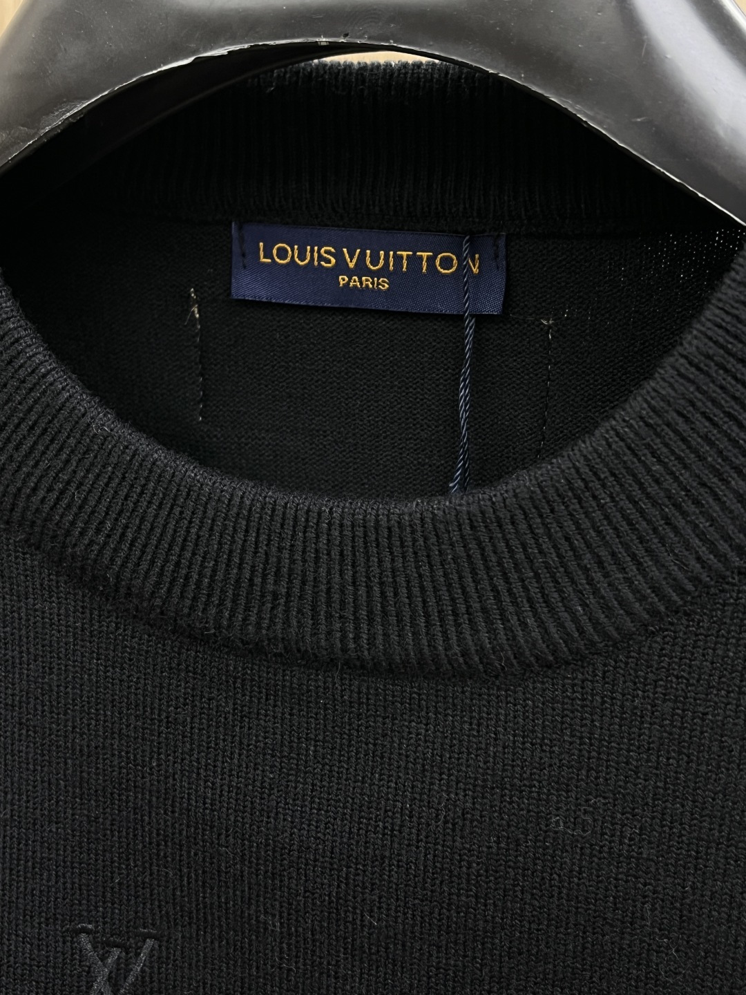 秋冬爆品 LV 🔥🔥aw秋冬新款 同步 时尚经典针织毛衣 秋冬必备款 采用针织衫加厚毛衣，精致简洁大方 