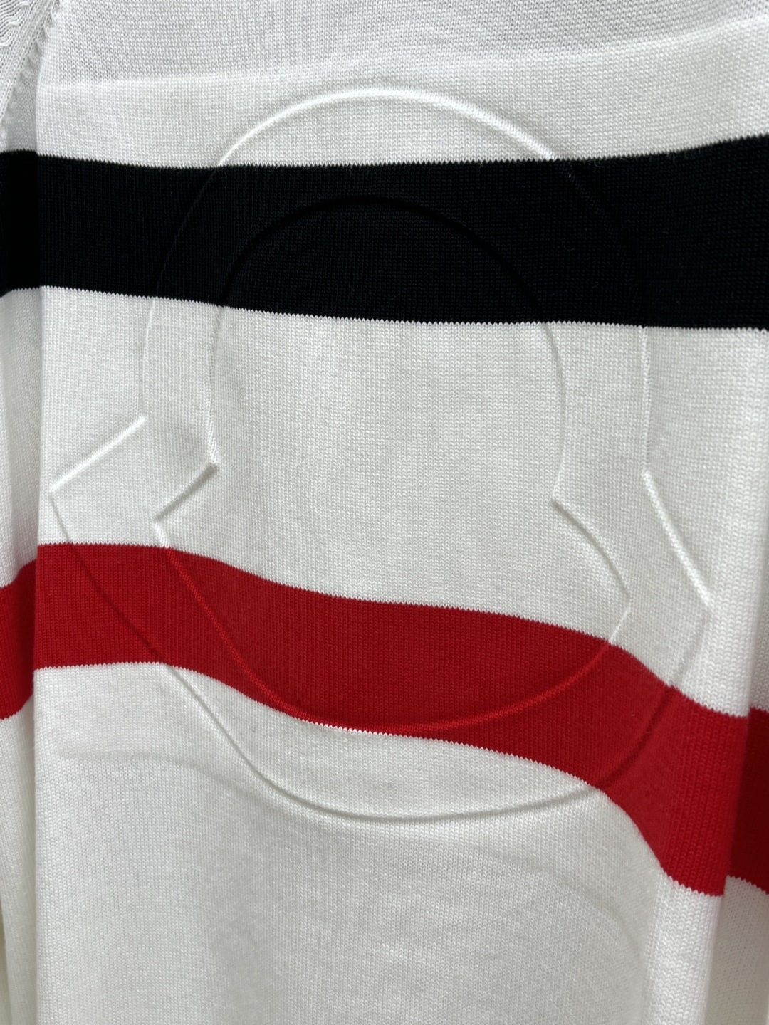 秋冬爆品 Mon 🔥🔥aw秋冬新款 同步 时尚经典针织毛衣 秋冬必备款 采用针织衫加厚毛衣，精致简洁大方