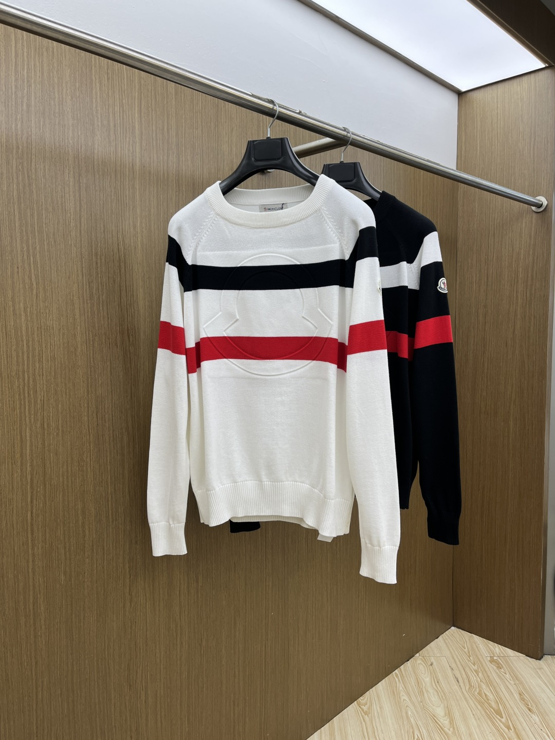 秋冬爆品 Mon 🔥🔥aw秋冬新款 同步 时尚经典针织毛衣 秋冬必备款 采用针织衫加厚毛衣，精致简洁大方