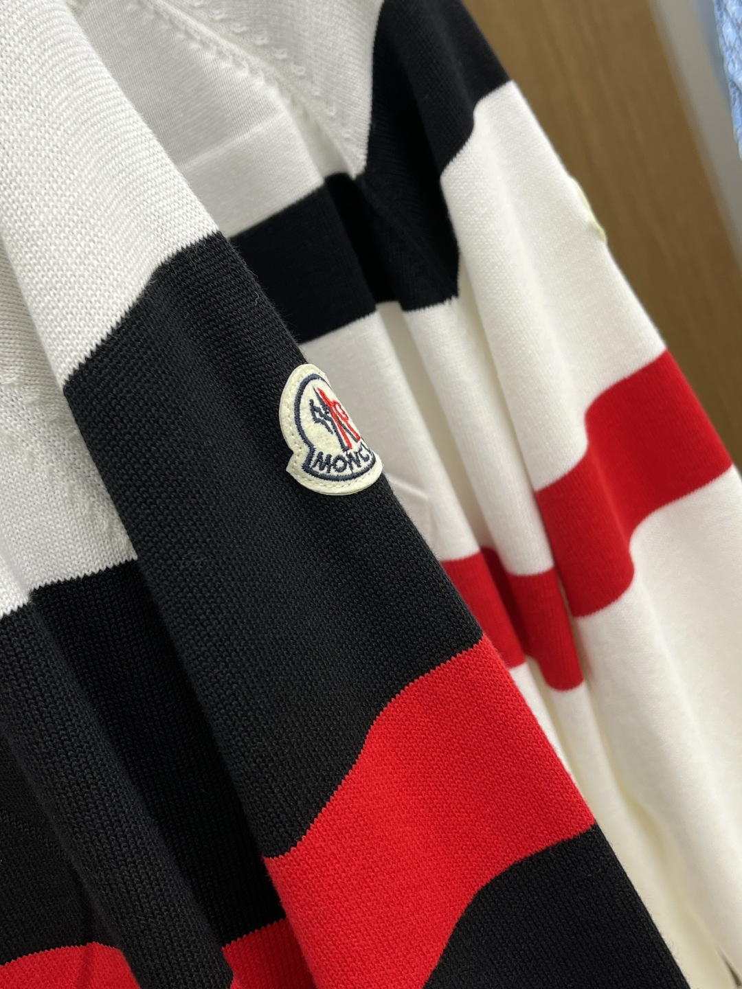 秋冬爆品 Mon 🔥🔥aw秋冬新款 同步 时尚经典针织毛衣 秋冬必备款 采用针织衫加厚毛衣，精致简洁大方