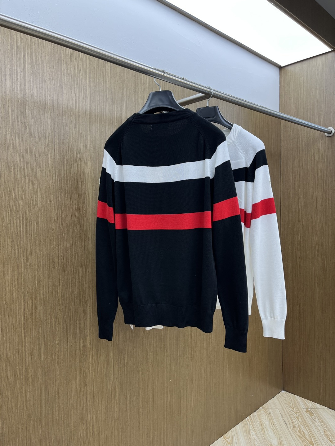 秋冬爆品 Mon 🔥🔥aw秋冬新款 同步 时尚经典针织毛衣 秋冬必备款 采用针织衫加厚毛衣，精致简洁大方