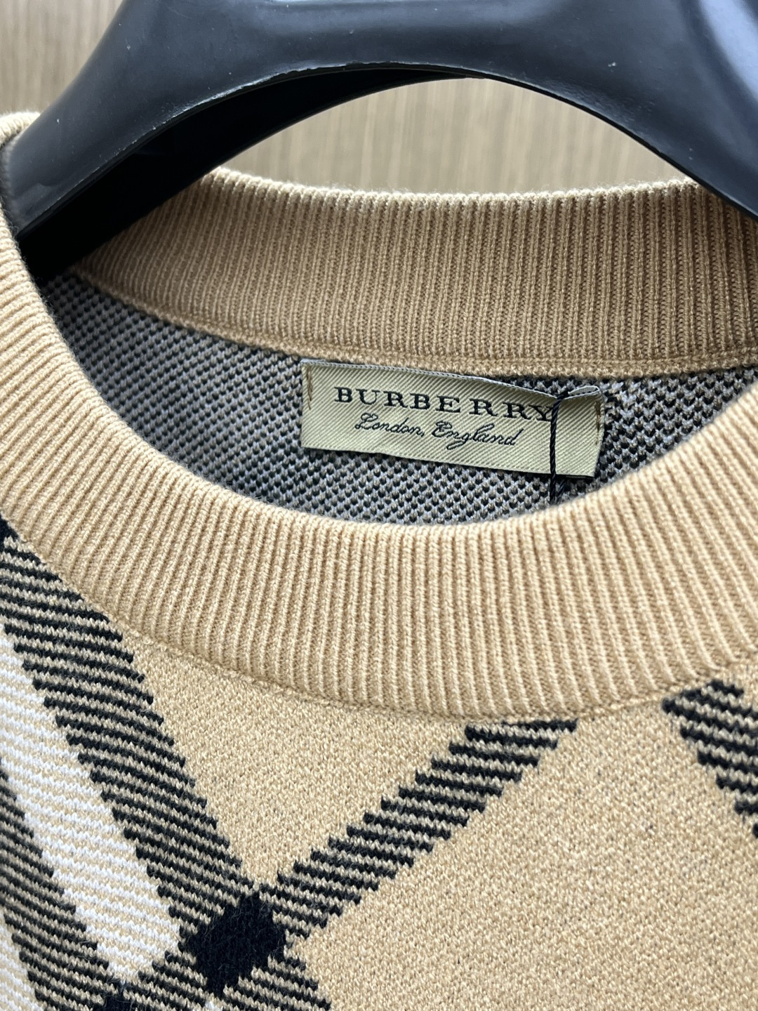 秋冬爆品 BBR 🔥🔥aw秋冬新款 同步 时尚经典针织毛衣 秋冬必备款 采用针织衫加厚毛衣，精致简洁大方