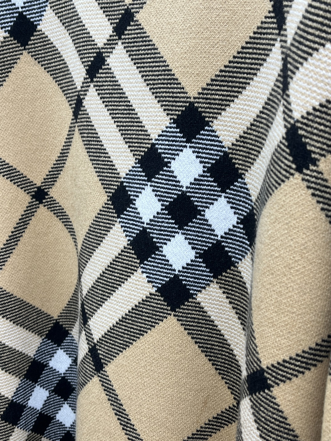 秋冬爆品 BBR 🔥🔥aw秋冬新款 同步 时尚经典针织毛衣 秋冬必备款 采用针织衫加厚毛衣，精致简洁大方