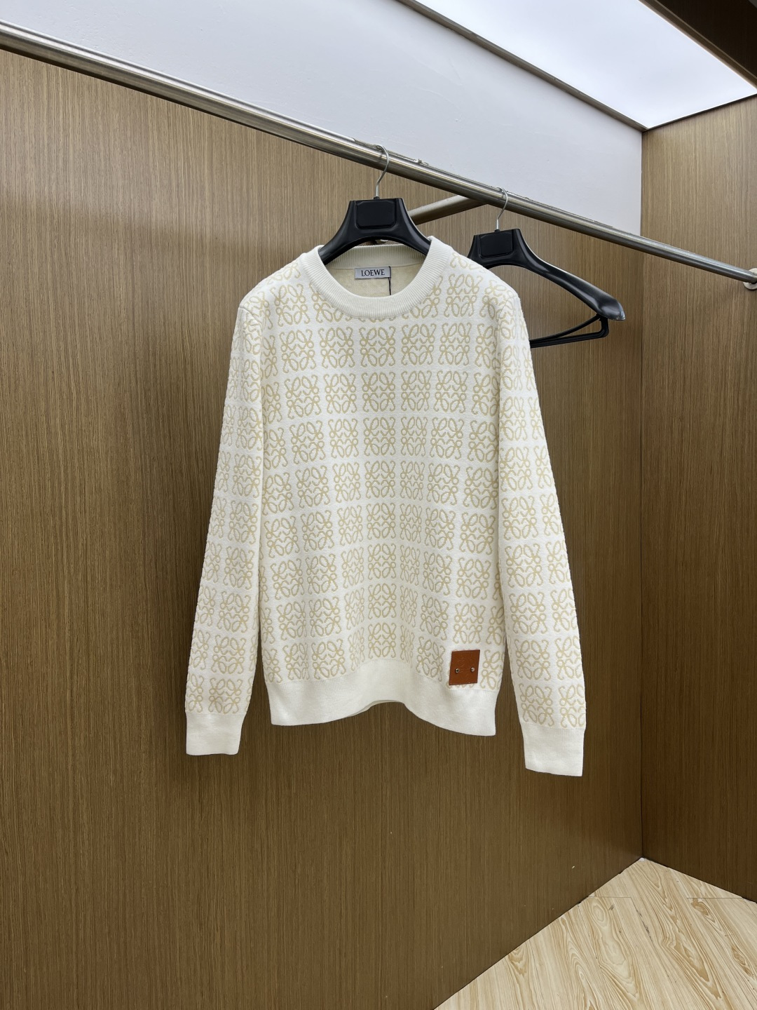 秋冬爆品 Loe 🔥🔥aw秋冬新款 同步 时尚经典针织毛衣 秋冬必备款 采用针织衫加厚毛衣，精致简洁大方