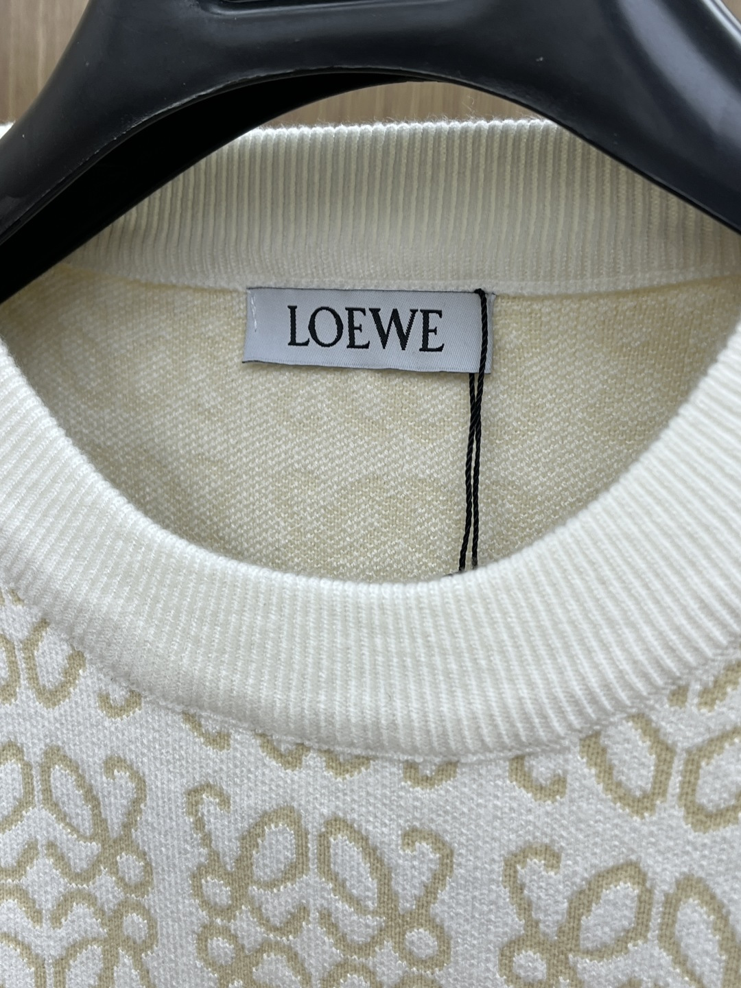 秋冬爆品 Loe 🔥🔥aw秋冬新款 同步 时尚经典针织毛衣 秋冬必备款 采用针织衫加厚毛衣，精致简洁大方