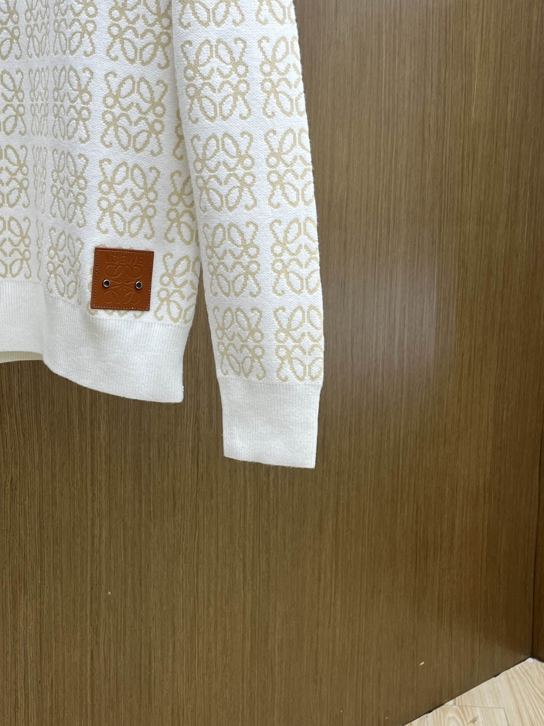 秋冬爆品 Loe 🔥🔥aw秋冬新款 同步 时尚经典针织毛衣 秋冬必备款 采用针织衫加厚毛衣，精致简洁大方