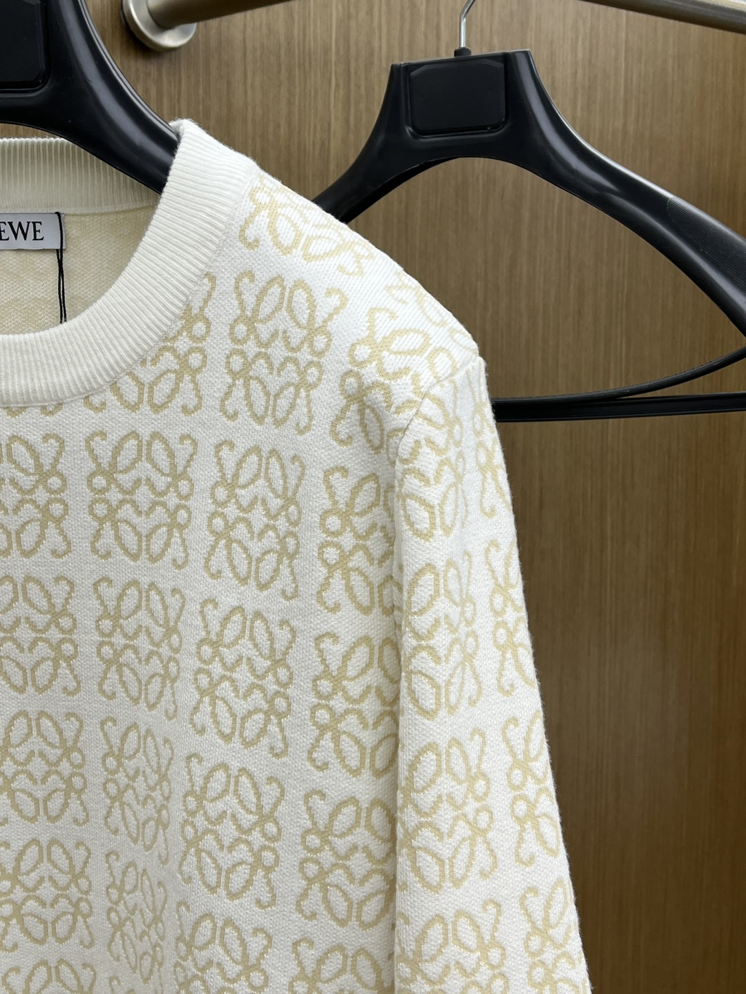 秋冬爆品 Loe 🔥🔥aw秋冬新款 同步 时尚经典针织毛衣 秋冬必备款 采用针织衫加厚毛衣，精致简洁大方