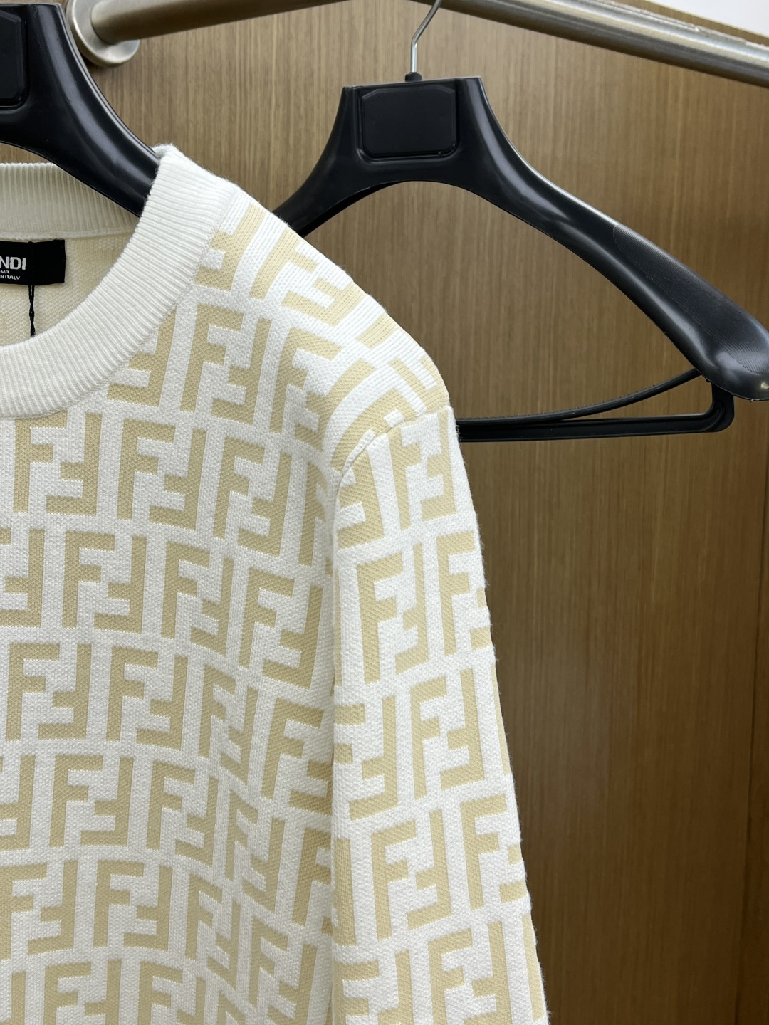 秋冬爆品 FD 🔥🔥aw秋冬新款 同步 时尚经典针织毛衣 秋冬必备款 采用针织衫加厚毛衣，精致简洁大方 