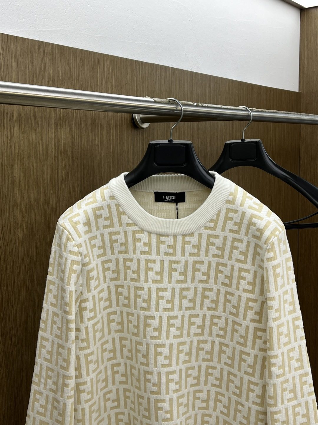 秋冬爆品 FD 🔥🔥aw秋冬新款 同步 时尚经典针织毛衣 秋冬必备款 采用针织衫加厚毛衣，精致简洁大方 