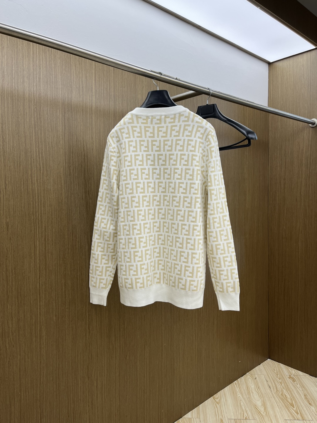 秋冬爆品 FD 🔥🔥aw秋冬新款 同步 时尚经典针织毛衣 秋冬必备款 采用针织衫加厚毛衣，精致简洁大方 