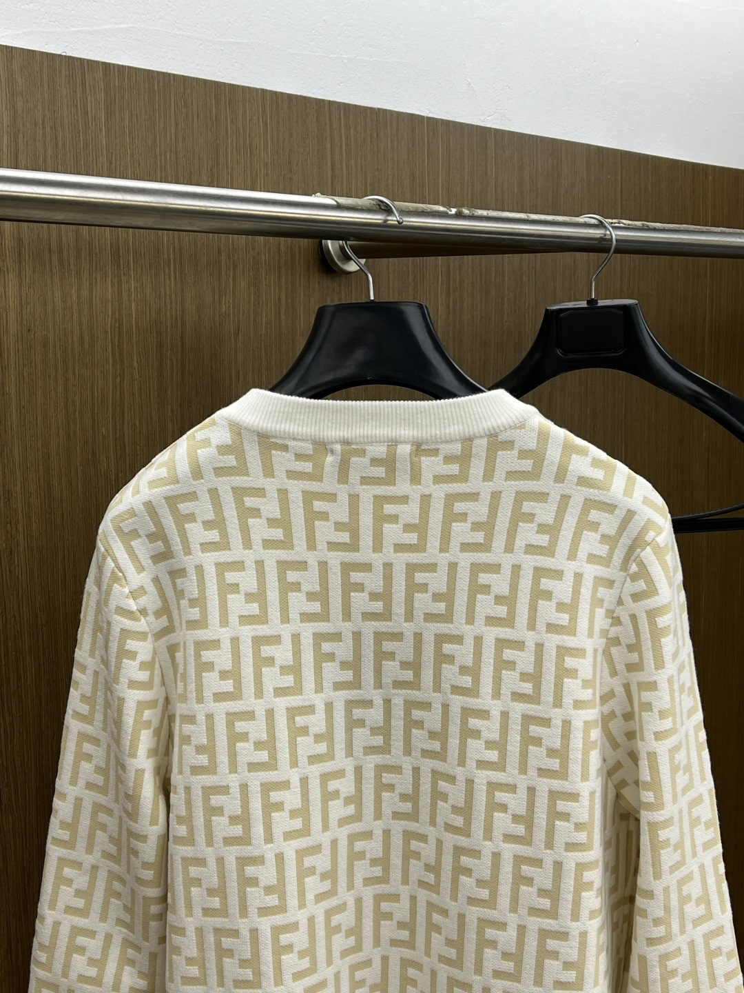 秋冬爆品 FD 🔥🔥aw秋冬新款 同步 时尚经典针织毛衣 秋冬必备款 采用针织衫加厚毛衣，精致简洁大方 