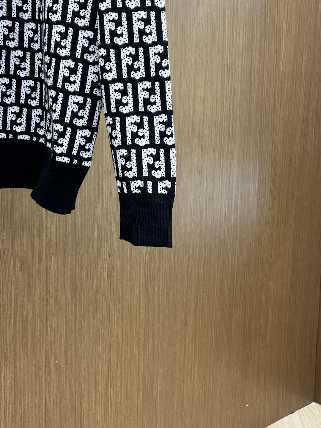 秋冬爆品 FD 🔥🔥aw秋冬新款 同步 时尚经典针织毛衣 秋冬必备款 采用针织衫加厚毛衣，精致简洁大方 