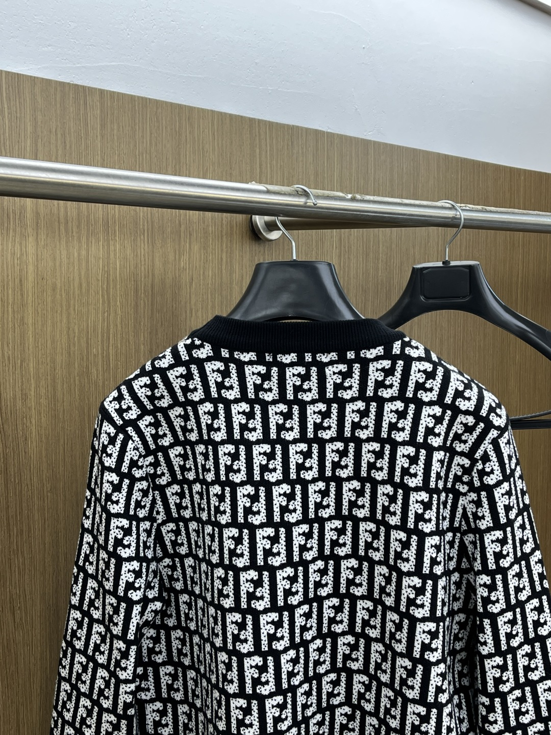 秋冬爆品 FD 🔥🔥aw秋冬新款 同步 时尚经典针织毛衣 秋冬必备款 采用针织衫加厚毛衣，精致简洁大方 