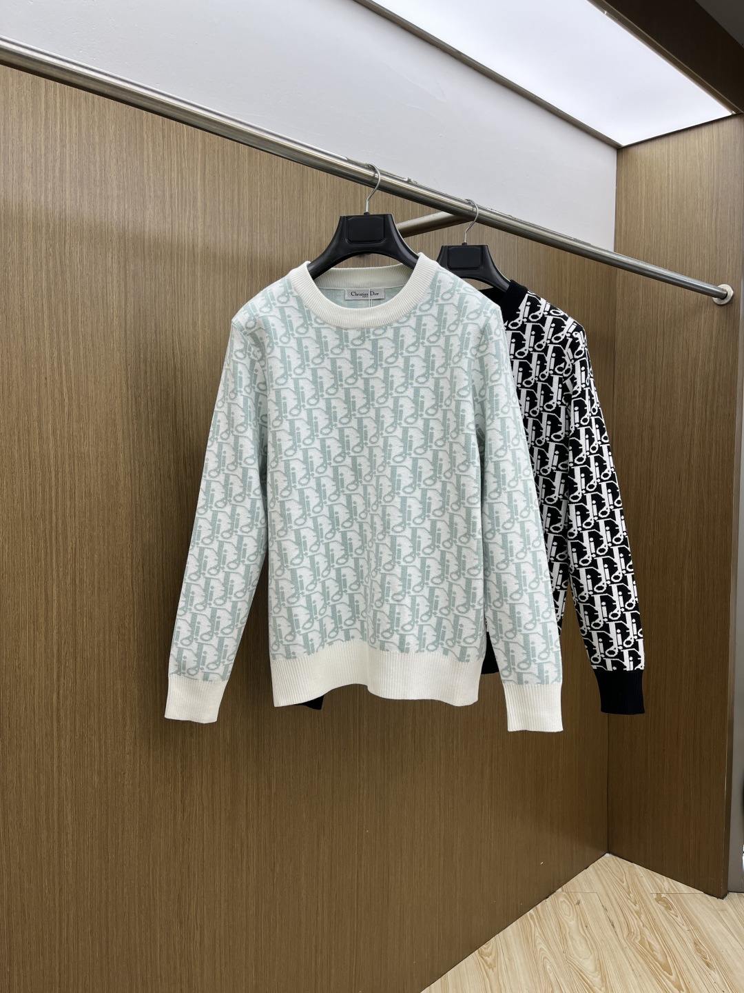 秋冬爆品 CD 🔥🔥aw秋冬新款 同步 时尚经典针织毛衣 秋冬必备款 采用针织衫加厚毛衣，精致简洁大方 