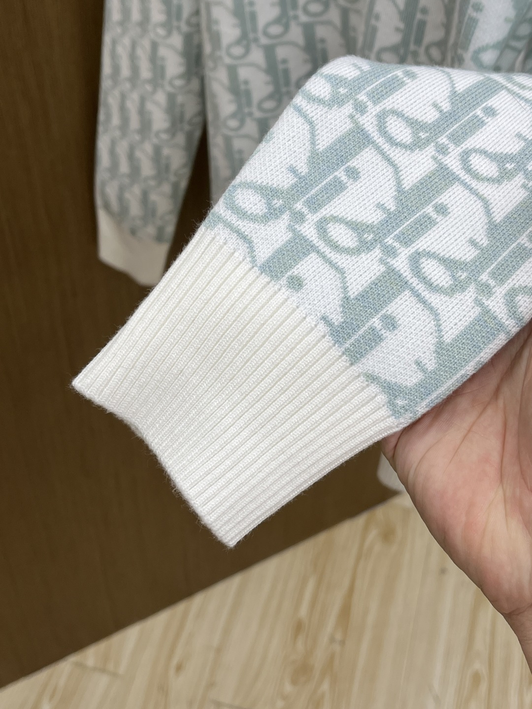 秋冬爆品 CD 🔥🔥aw秋冬新款 同步 时尚经典针织毛衣 秋冬必备款 采用针织衫加厚毛衣，精致简洁大方 