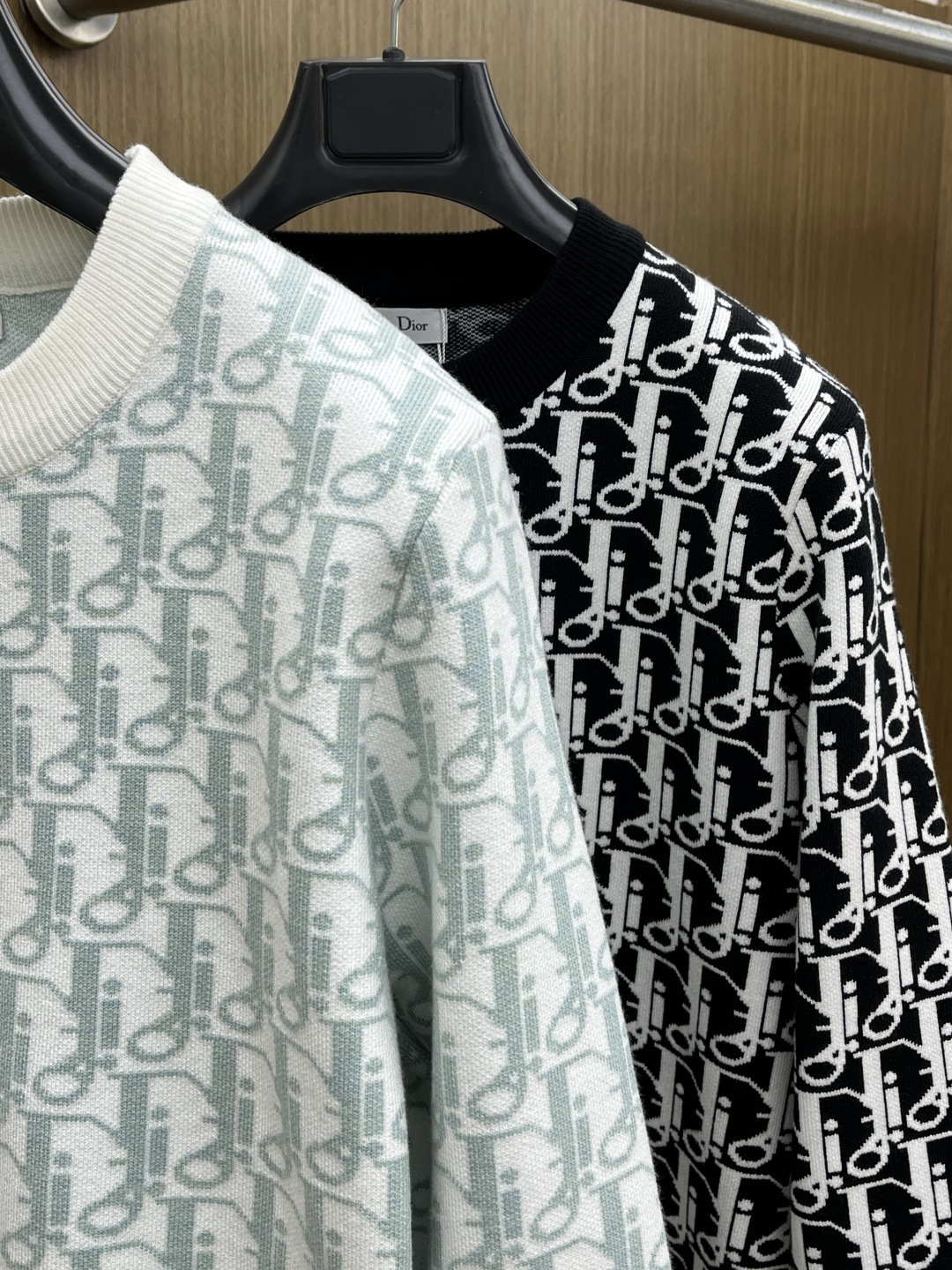 秋冬爆品 CD 🔥🔥aw秋冬新款 同步 时尚经典针织毛衣 秋冬必备款 采用针织衫加厚毛衣，精致简洁大方 