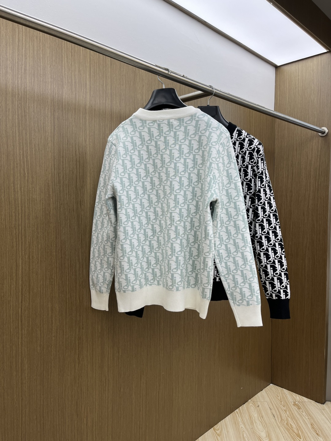 秋冬爆品 CD 🔥🔥aw秋冬新款 同步 时尚经典针织毛衣 秋冬必备款 采用针织衫加厚毛衣，精致简洁大方 