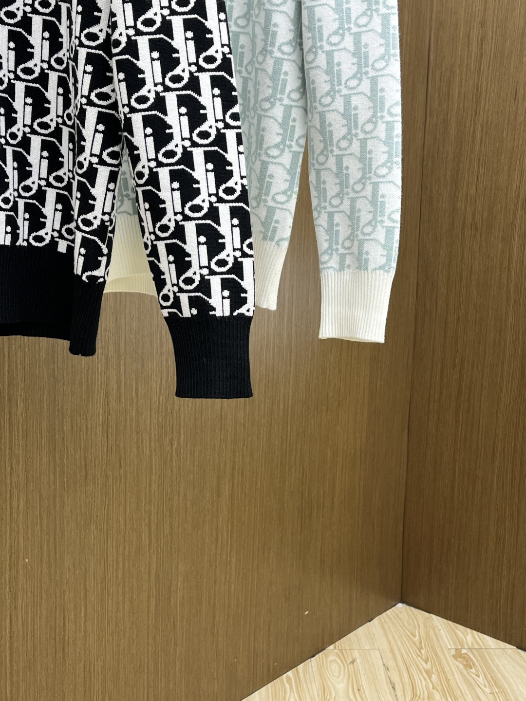 秋冬爆品 CD 🔥🔥aw秋冬新款 同步 时尚经典针织毛衣 秋冬必备款 采用针织衫加厚毛衣，精致简洁大方 