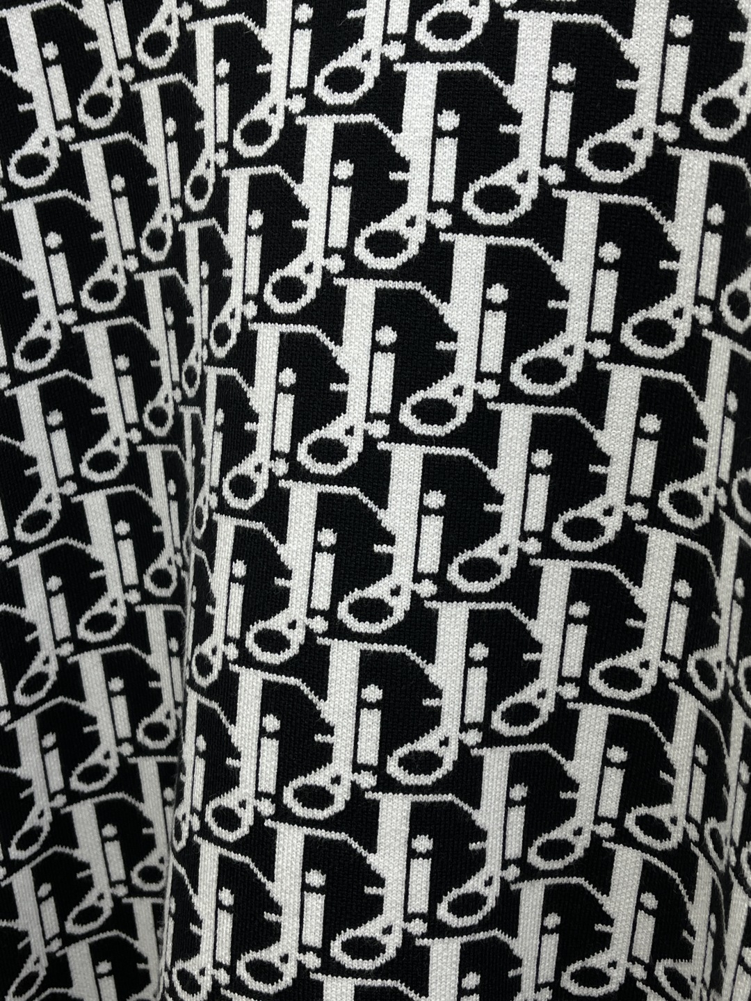 秋冬爆品 CD 🔥🔥aw秋冬新款 同步 时尚经典针织毛衣 秋冬必备款 采用针织衫加厚毛衣，精致简洁大方 