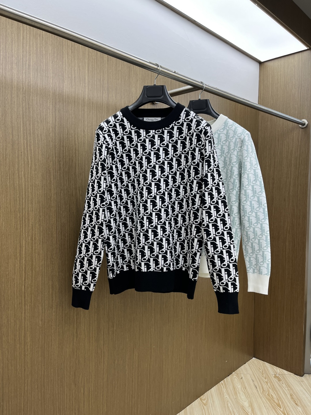 秋冬爆品 CD 🔥🔥aw秋冬新款 同步 时尚经典针织毛衣 秋冬必备款 采用针织衫加厚毛衣，精致简洁大方 