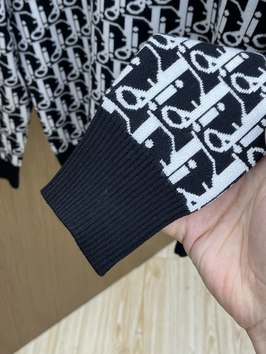 秋冬爆品 CD 🔥🔥aw秋冬新款 同步 时尚经典针织毛衣 秋冬必备款 采用针织衫加厚毛衣，精致简洁大方 