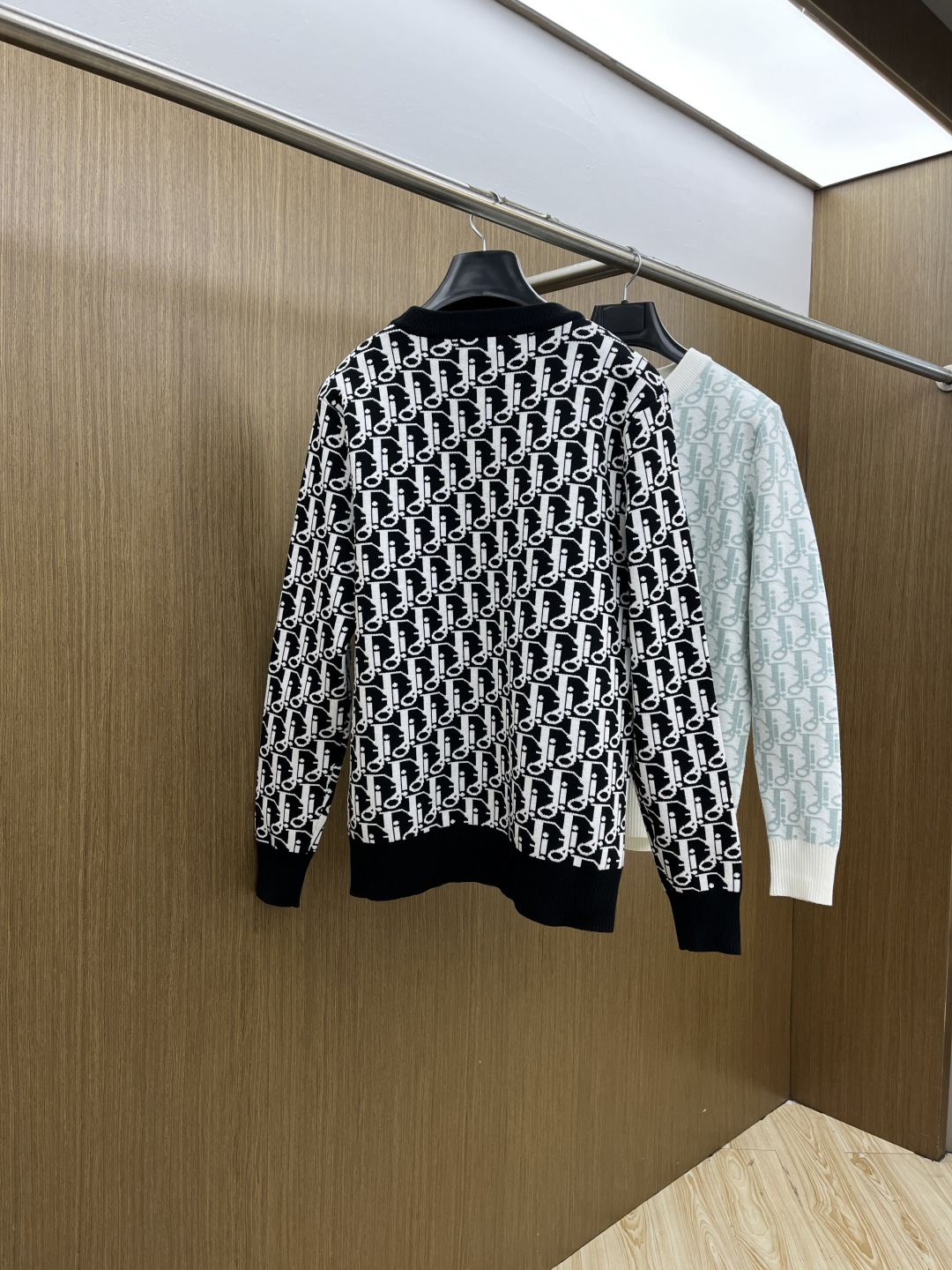 秋冬爆品 CD 🔥🔥aw秋冬新款 同步 时尚经典针织毛衣 秋冬必备款 采用针织衫加厚毛衣，精致简洁大方 