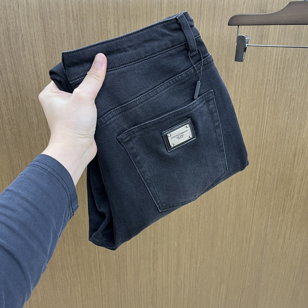 NO:651263,Autumn and winter hot items DG high-end customized quality 25SS latest autumn and winter original jeans sold simultaneously at the counter Original customized replica Customer-supplied hardware accessories Original quality Imported denim fabrics with heavy industrial washing Fine workmanship and routing Excellent upper body, preferred item A60 SIZE: 30-38 No 35 37,,jeans,alexander wang19860909秋冬爆品 DG 高端定制品质 25SS秋冬最新款原单牛仔裤 柜台同步发售 原版定制复刻 客供五金辅料 原单品质 进口牛仔面料重工洗水 做工走线精细 上身绝佳,优选单品A60 SIZE:30-38无35 37,,jeans,alexander wang,Men's clothing