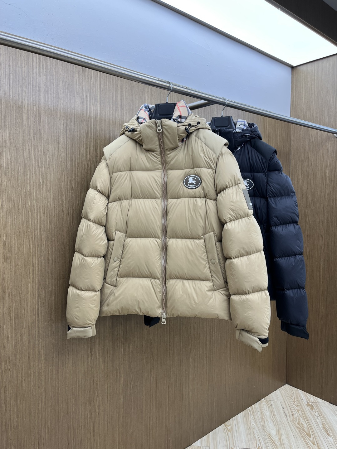 秋冬羽绒 🆕Burberry巴宝莉 2025ss秋冬新款时尚休闲连帽羽绒外套，一衣两穿（袖子，帽子均可拆