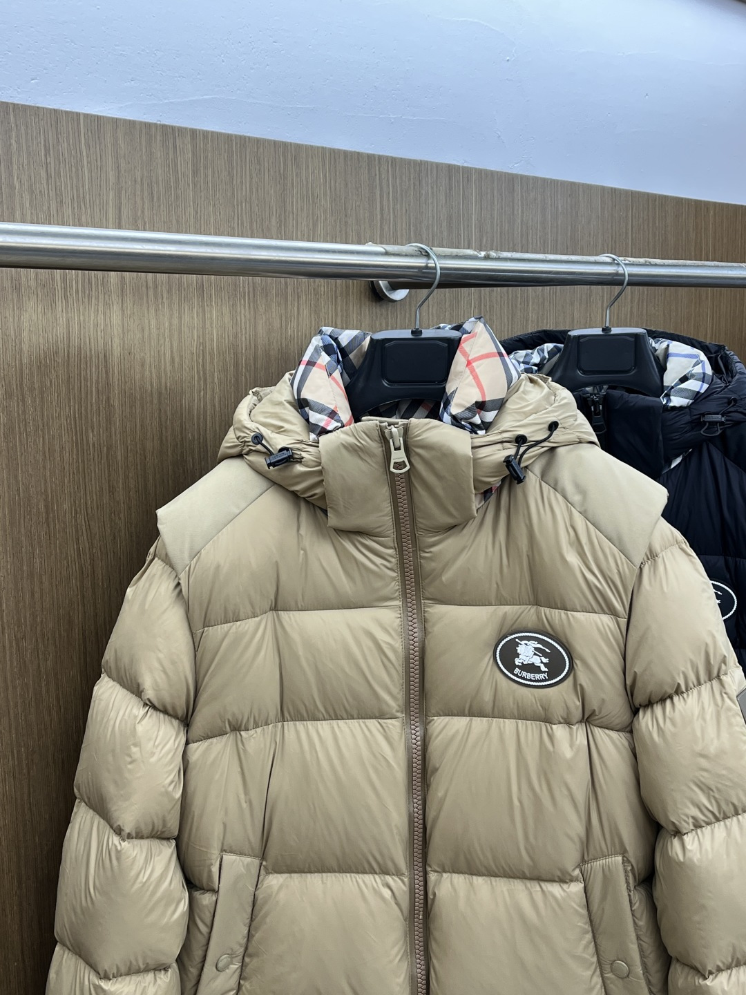 秋冬羽绒 🆕Burberry巴宝莉 2025ss秋冬新款时尚休闲连帽羽绒外套，一衣两穿（袖子，帽子均可拆