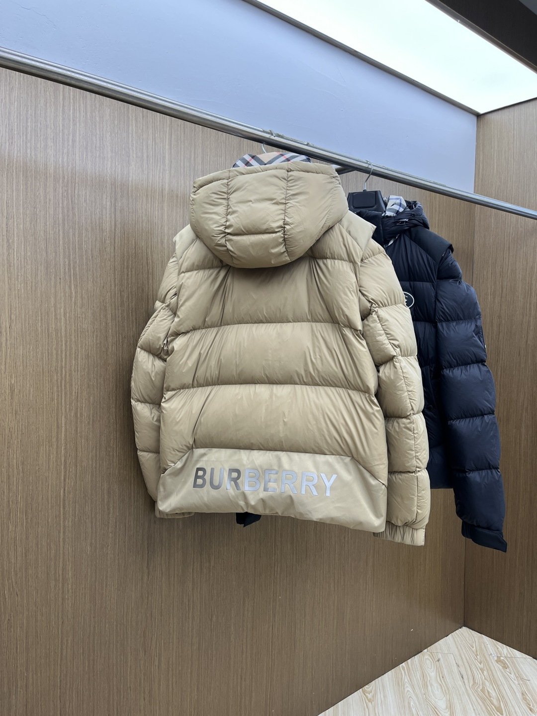 秋冬羽绒 🆕Burberry巴宝莉 2025ss秋冬新款时尚休闲连帽羽绒外套，一衣两穿（袖子，帽子均可拆