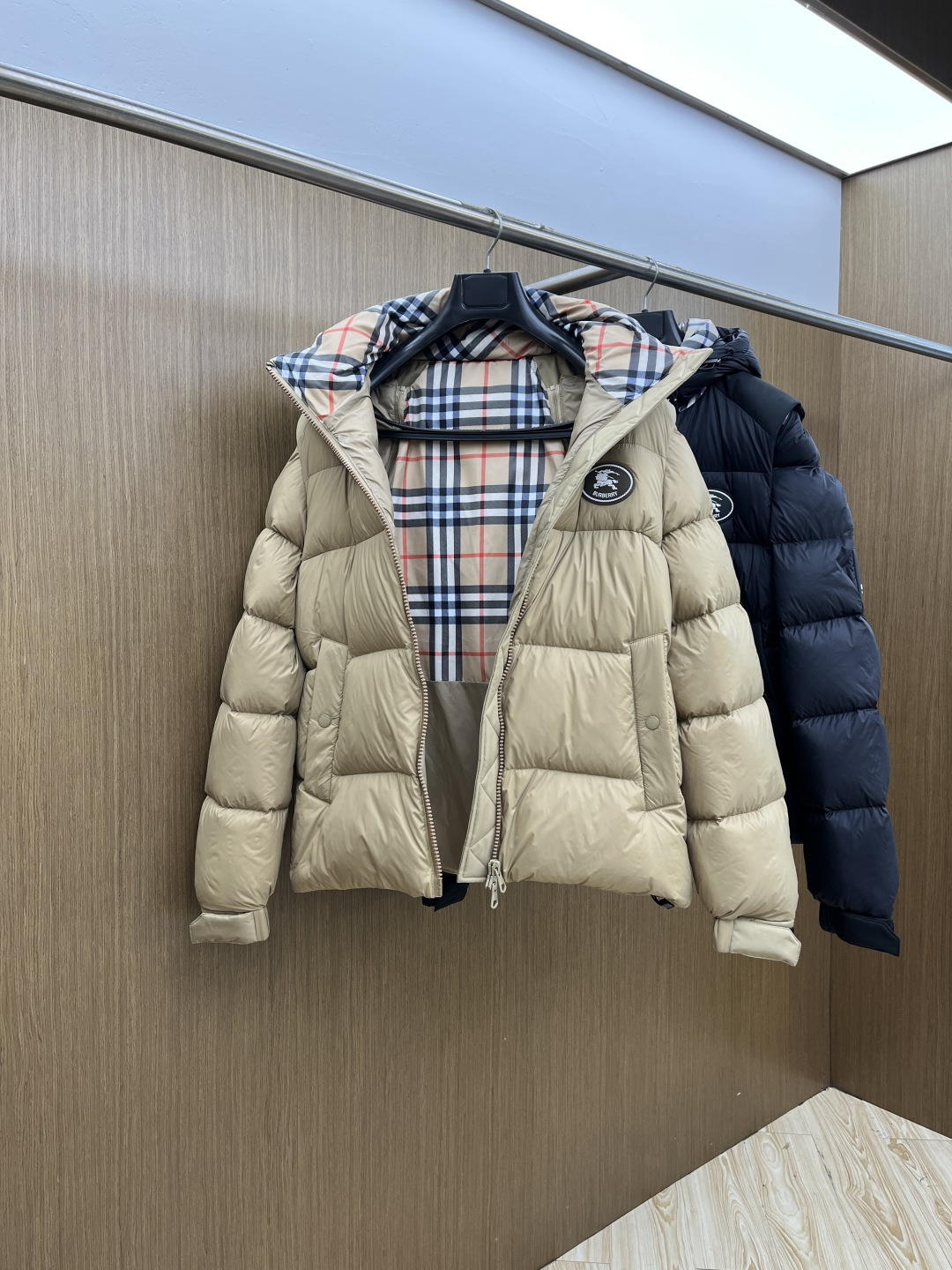 秋冬羽绒 🆕Burberry巴宝莉 2025ss秋冬新款时尚休闲连帽羽绒外套，一衣两穿（袖子，帽子均可拆