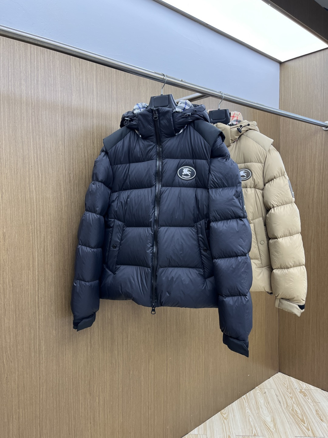 秋冬羽绒 🆕Burberry巴宝莉 2025ss秋冬新款时尚休闲连帽羽绒外套，一衣两穿（袖子，帽子均可拆